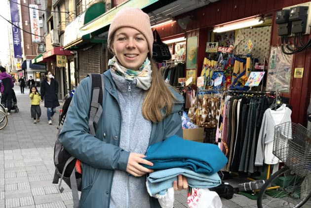 日暮里の繊維街に外国人観光客 手芸の素材まとめ買い Nikkei Style 日暮里の繊維街に外国人観光客 手芸の素材まとめ買い Nikkei Style