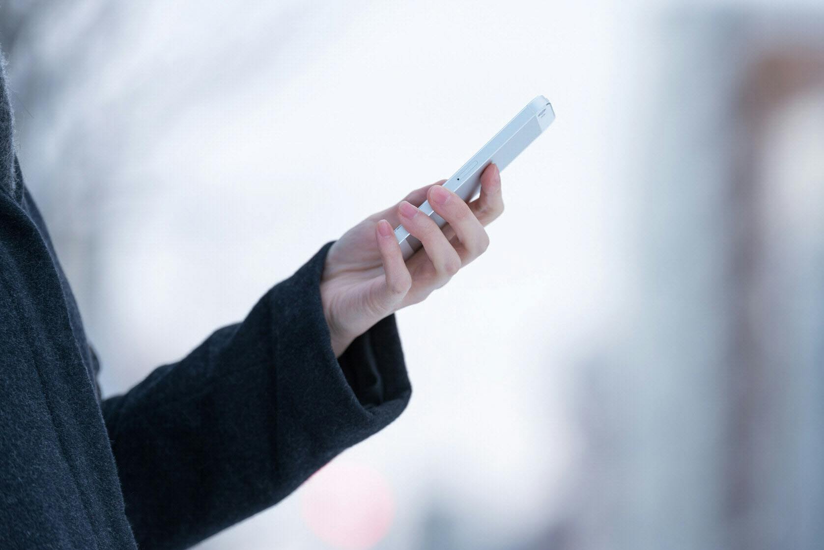 親指や手首がピリッ その痛み スマホのせいかも Nikkei Style 親指や手首がピリッ その痛み スマホのせいかも Nikkei Style