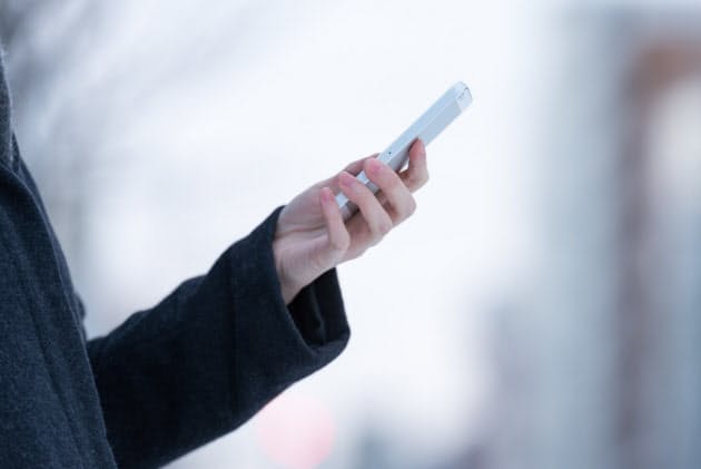 親指や手首がピリッ その痛み スマホのせいかも Nikkei Style 親指や手首がピリッ その痛み スマホのせいかも Nikkei Style