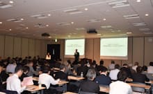 講演した角川氏は顧客の購買プロセスが変化していると強調した(17日、東京都千代田区)