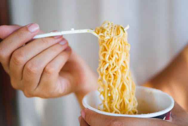 カップ麺などの 超加工食品 がんのリスク高めるか Nikkei Style カップ麺などの 超加工食品 がんのリスク高めるか Nikkei Style