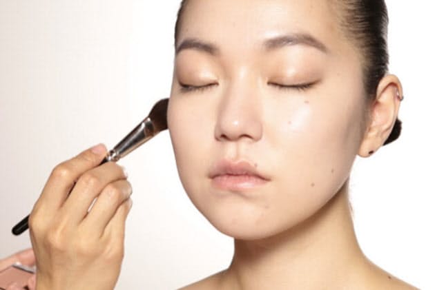 自然な陰影で美人に変わる 最新アイテム テクニック Nikkei Style 自然な陰影で美人に変わる 最新アイテム テクニック Nikkei Style