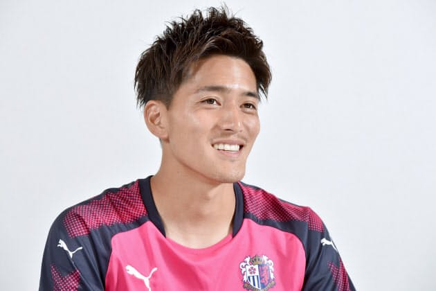 Jリーガー 高木俊幸さん 試合は私生活映す と父 Nikkei Style Jリーガー 高木俊幸さん 試合は私生活映す と父 Nikkei Style