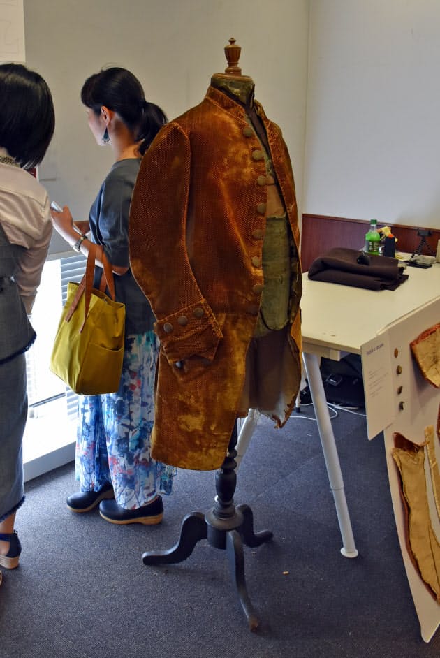フランス革命当時の服を分解 展示 触って着て体験 Nikkei Style