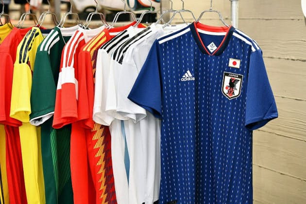 代表ユニホーム ジャパンブルーは藍染めの青だった Nikkei Style 代表ユニホーム ジャパンブルーは藍染めの青だった Nikkei Style