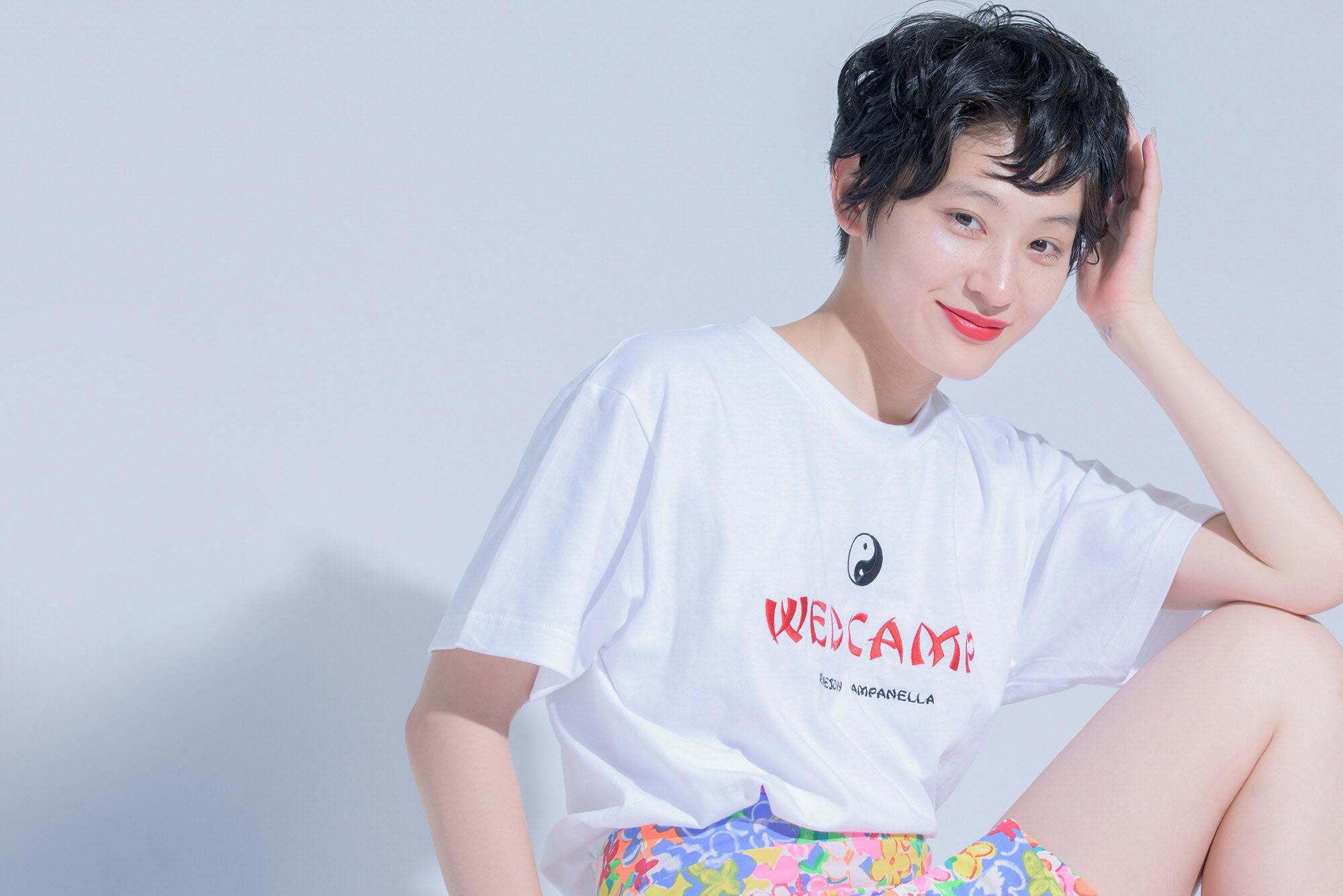 水曜日のカンパネラ コムアイ 心動く太陽の塔ポーチ Nikkei Style 水曜日のカンパネラ コムアイ 心動く太陽の塔ポーチ Nikkei Style