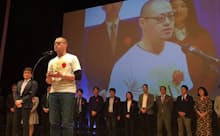 昨年実施した第1回日経ソーシャルビジネスコンテスト表彰式で、登壇する西口洋平さん