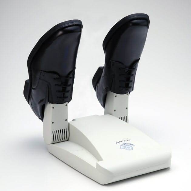 猛暑で蒸れた靴を除菌リフレッシュ シューズケア家電 Nikkei Style
