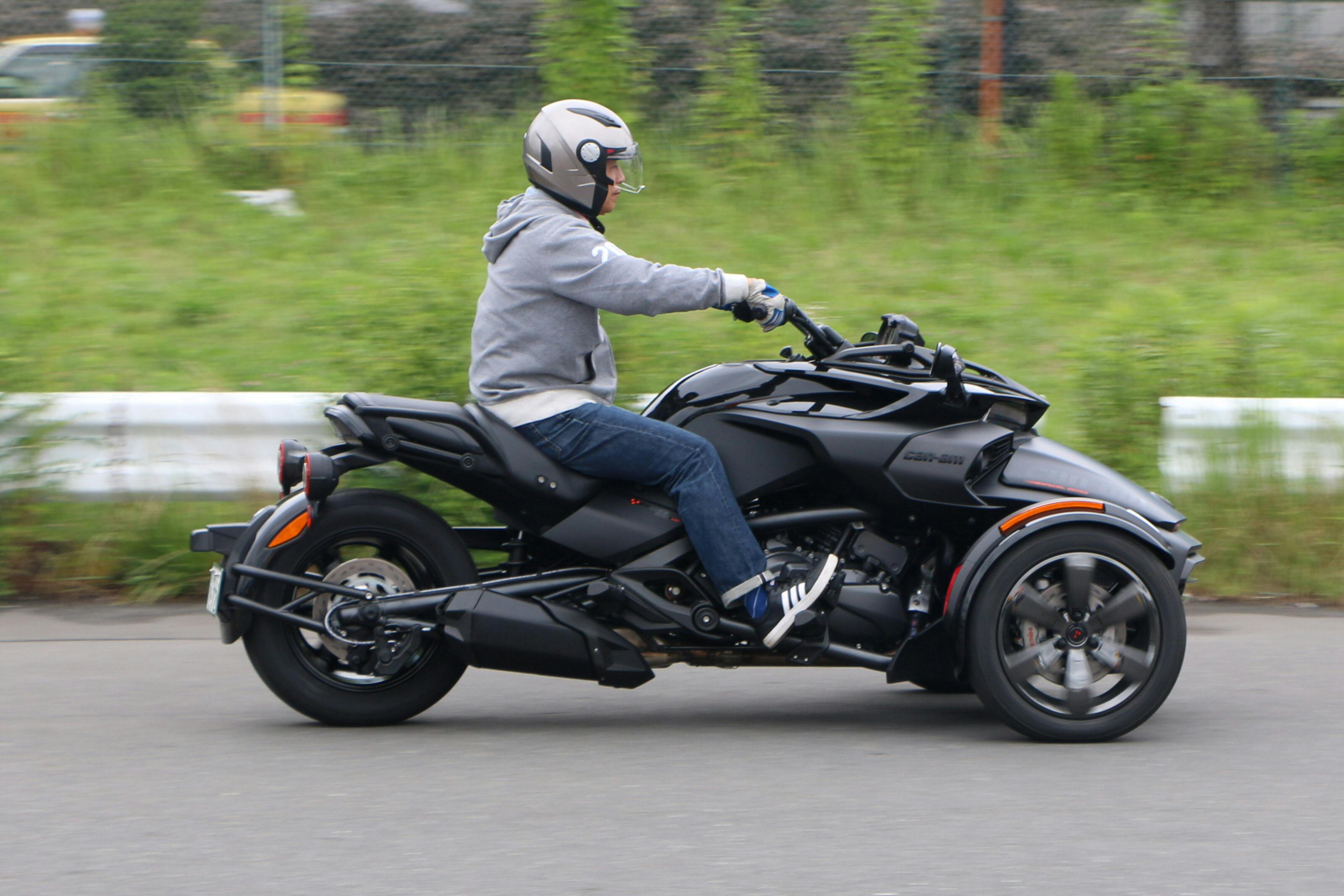 二輪免許不要の三輪オートバイ トライクに乗ってみた くらし ハウス Nikkei Style