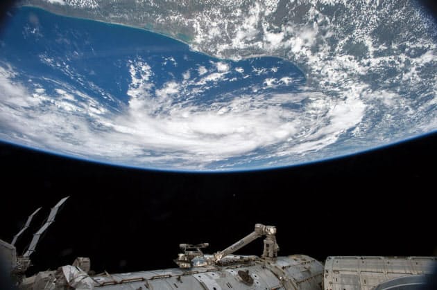息をのむ 国際宇宙ステーションから見た地球の絶景 Nikkei Style