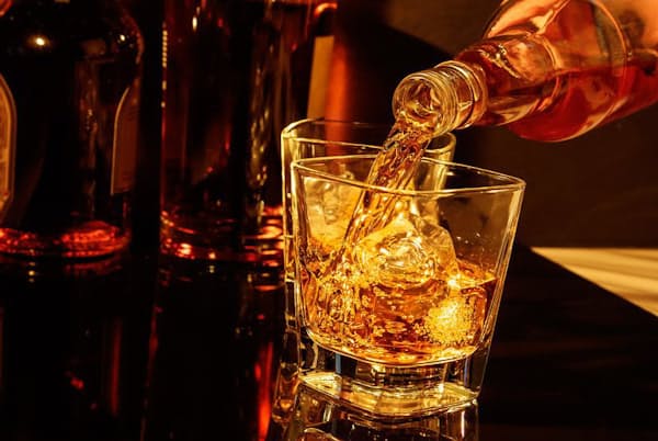 のどに刺激のある強い酒 飲み続けた人の末路は ヘルスup Nikkei Style
