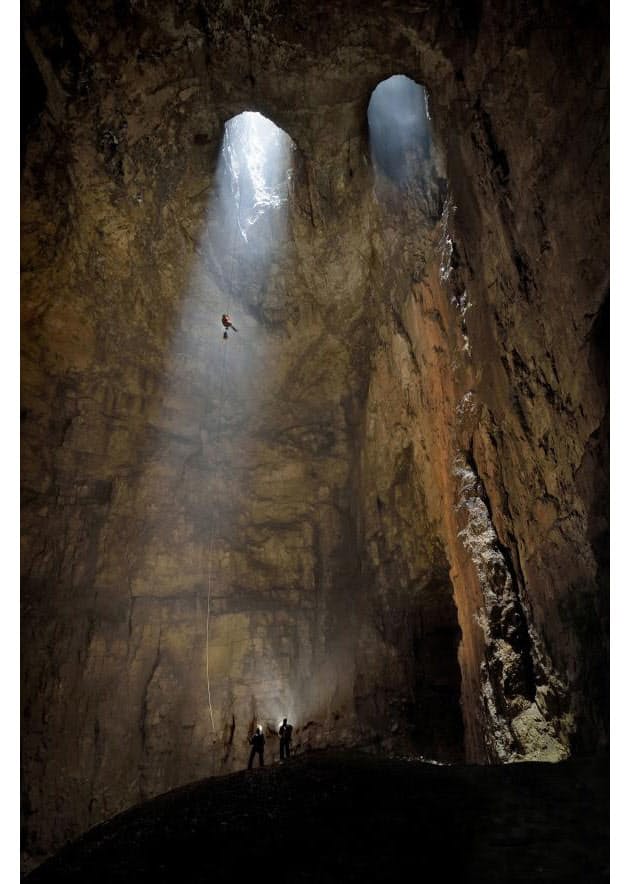 スロベニアの壮大な地中探検 川が流れる洞窟の絶景 ナショジオ Nikkei Style