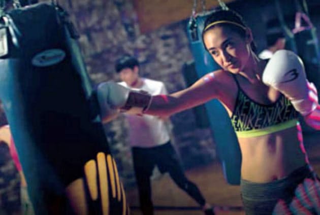 暗闇フィットネスで心を解放 大音量響きクラブのノリ Nikkei Style 暗闇フィットネスで心を解放 大音量響きクラブのノリ Nikkei Style