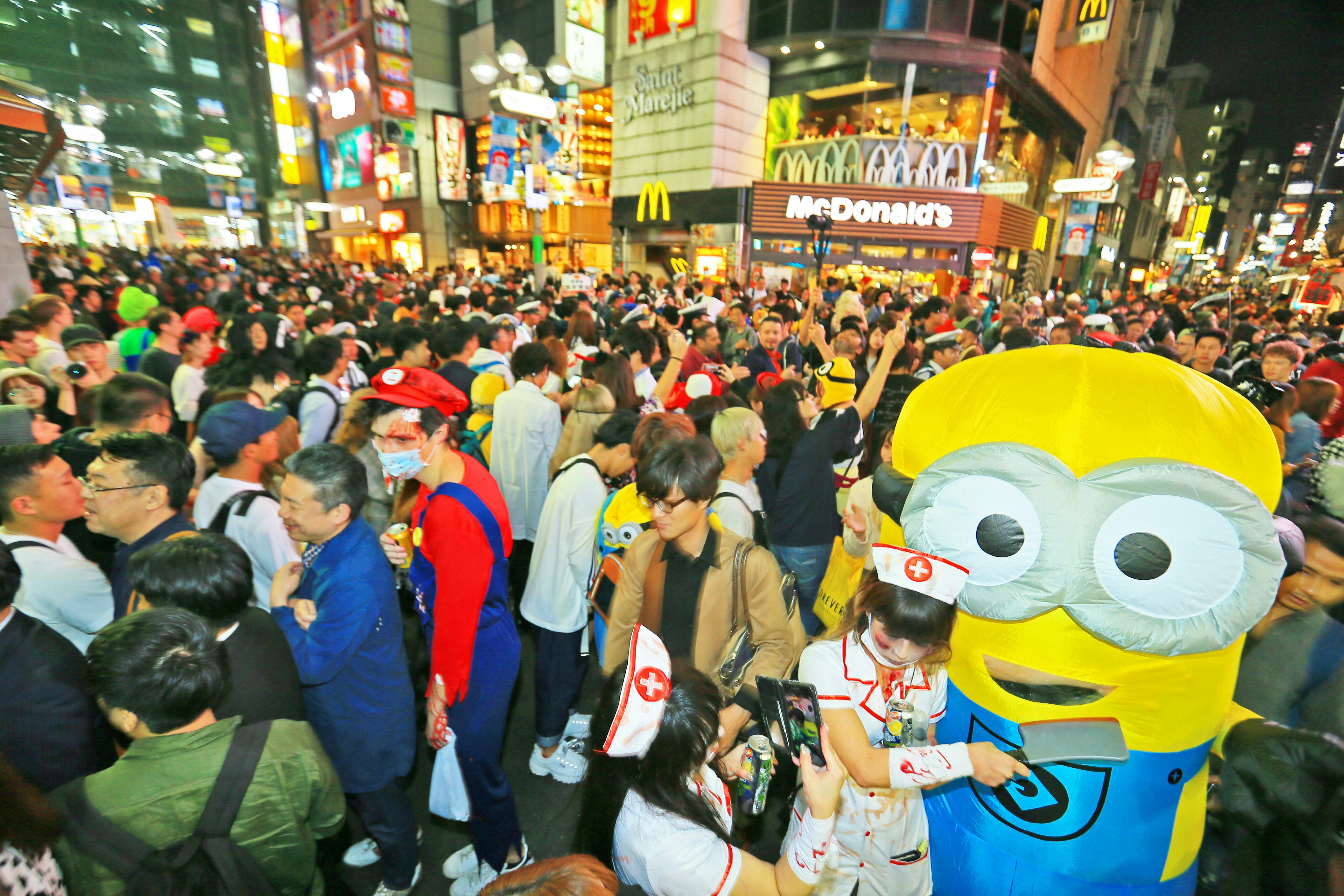 ハロウィーン なぜ定着 日本人は昔から仮装好き Nikkei Style ハロウィーン なぜ定着 日本人は昔から仮装好き Nikkei Style