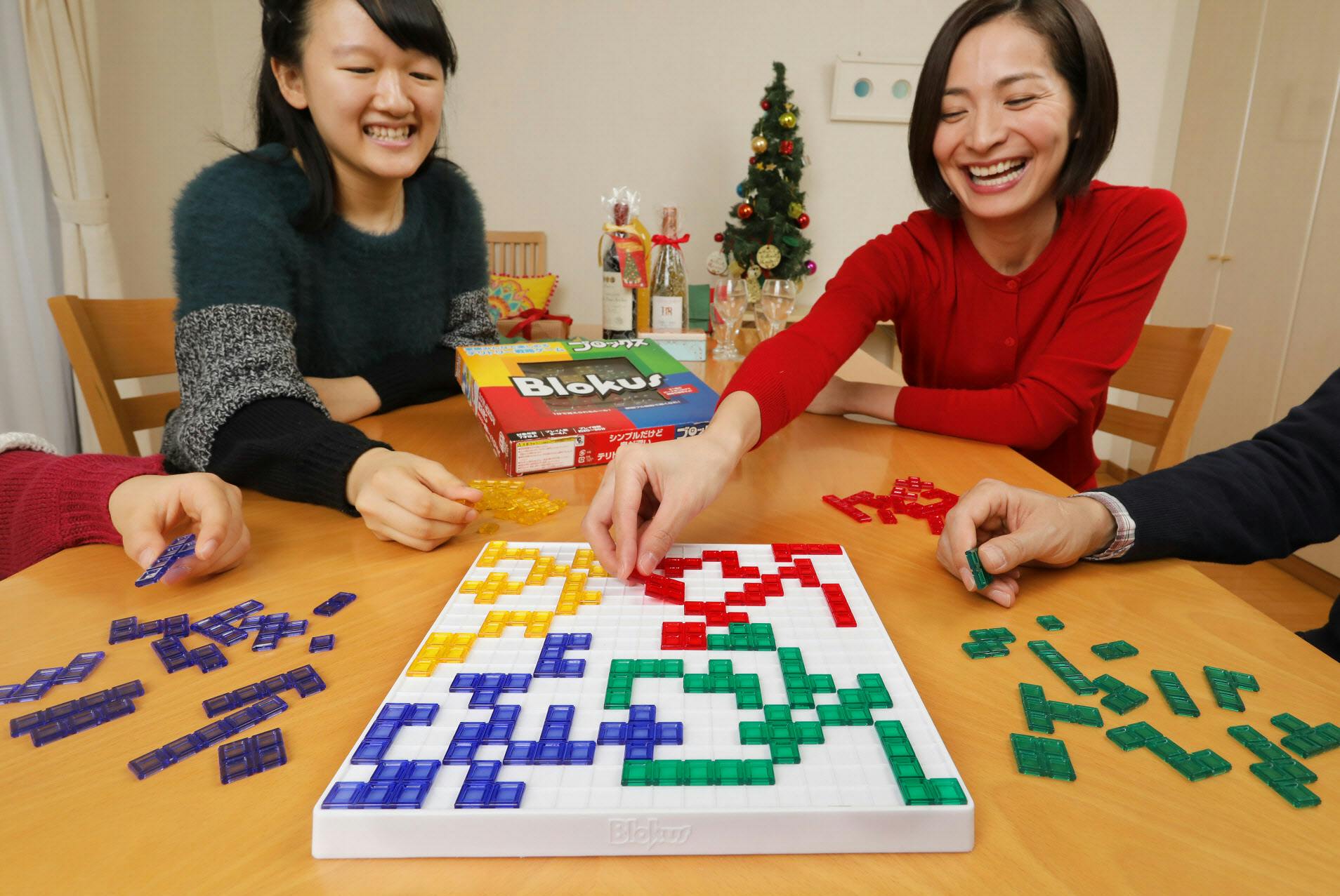 年末年始に仲間と盛り上がれ テーブルゲーム10選 Nikkei Style 年末年始に仲間と盛り上がれ テーブルゲーム10選 Nikkei Style