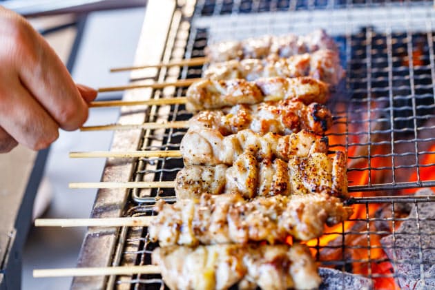 国民食 焼き鳥に合うのは塩か タレか それが問題だ グルメクラブ Nikkei Style
