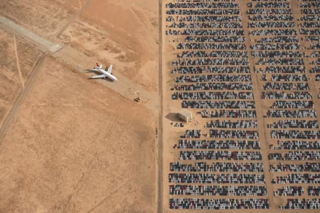 米国の砂漠に何千台ずらり 車と飛行機の墓場の絶景 Nikkei Style
