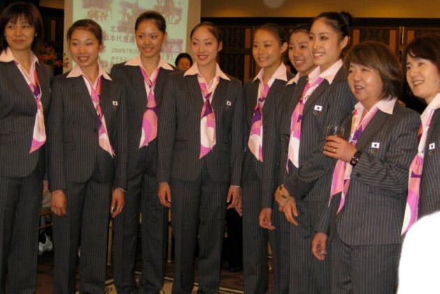 何が何でも五輪レギュラーに リボン3本投げ習得へひたすら練習 Nikkei Style 何が何でも五輪レギュラーに リボン3本投げ習得へひたすら練習 Nikkei Style