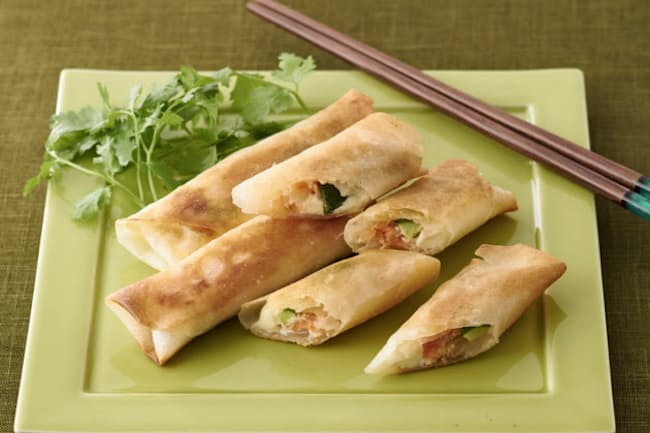 サーモンとチーズの焼き春巻き 少ない油でヘルシーに グルメクラブ Nikkei Style