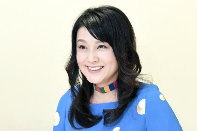 女優 藤原紀香さん 頑固な父がファンに見せた笑顔 Nikkei Style 女優 藤原紀香さん 頑固な父がファンに見せた笑顔 Nikkei Style