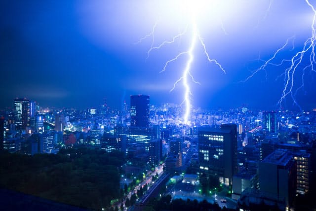 落雷で停電が増加 地域社会を守る避雷器 日経bizgate 落雷で停電が増加 地域社会を守る避雷器 日経bizgate