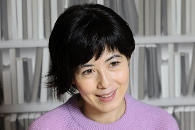エッセイスト 小島慶子さん 厳しい母 ずっと反抗期 Nikkei Style