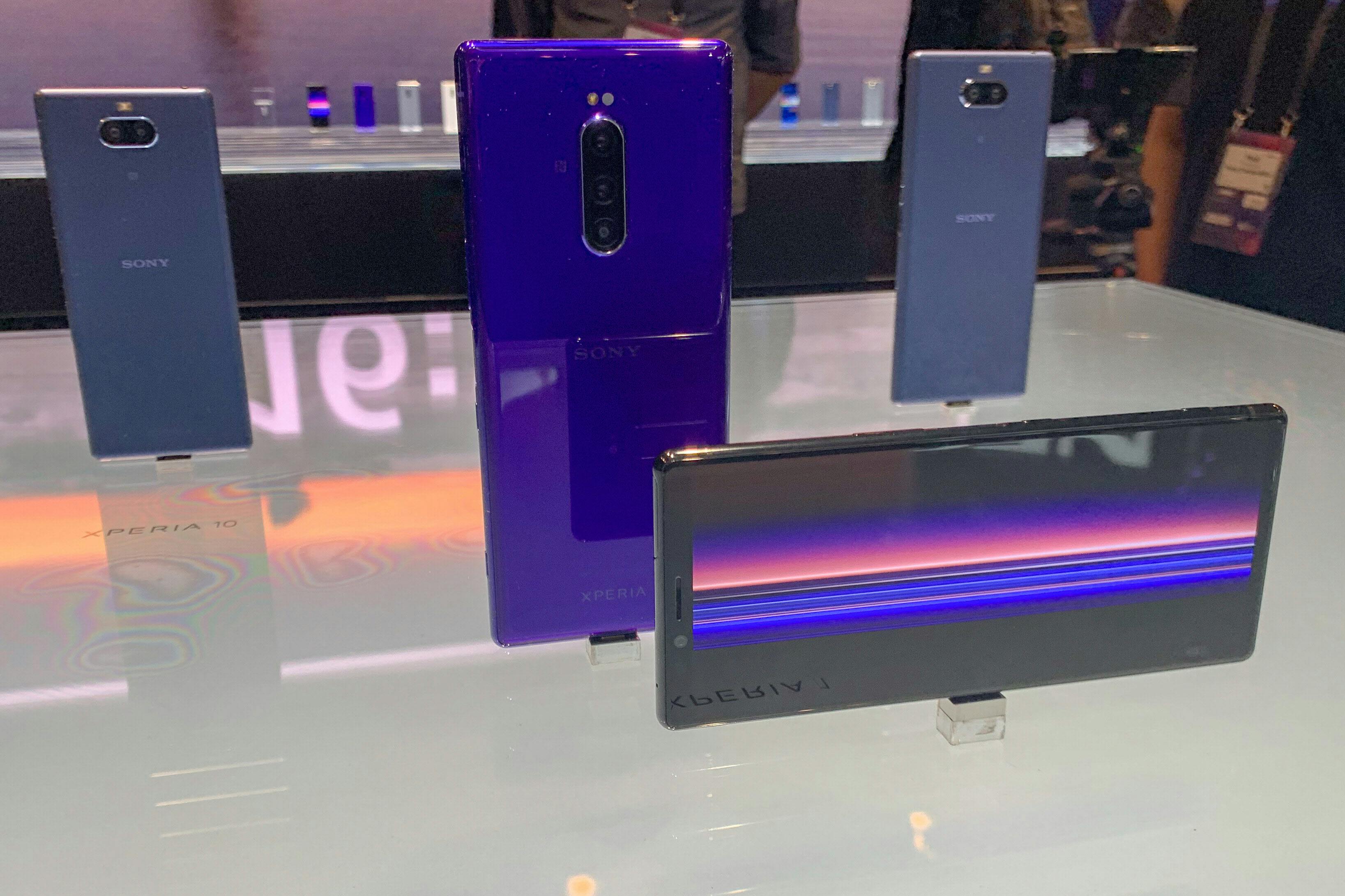 折り畳みスマホで人気上昇 超縦長画面の意外な魅力 Nikkei Style 折り畳みスマホで人気上昇 超縦長画面の意外な魅力 Nikkei Style