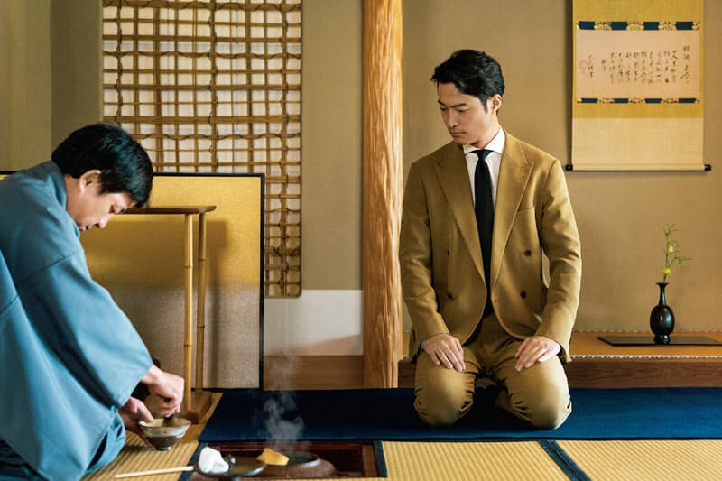 茶席 能楽 和文化になじむスーツの粋な着こなし Nikkei Style 茶席 能楽 和文化になじむスーツの粋な着こなし Nikkei Style