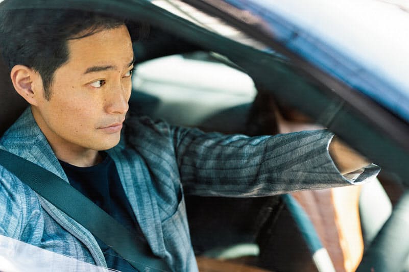 品良く自己演出 休日のドライブをスーツできめる Nikkei Style