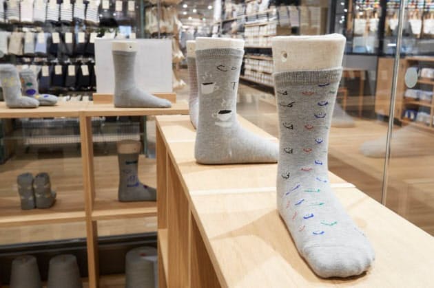 世界に1つの靴下が作れる 無印良品が店舗に編み機 Nikkei Style