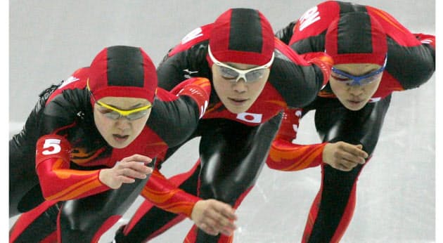 運に助けられ 運に見放される 平昌五輪パシュート 金 の原点 ある女性選手の転倒 Nikkei Style 運に助けられ 運に見放される 平昌五輪パシュート 金 の原点 ある女性選手の転倒 Nikkei Style