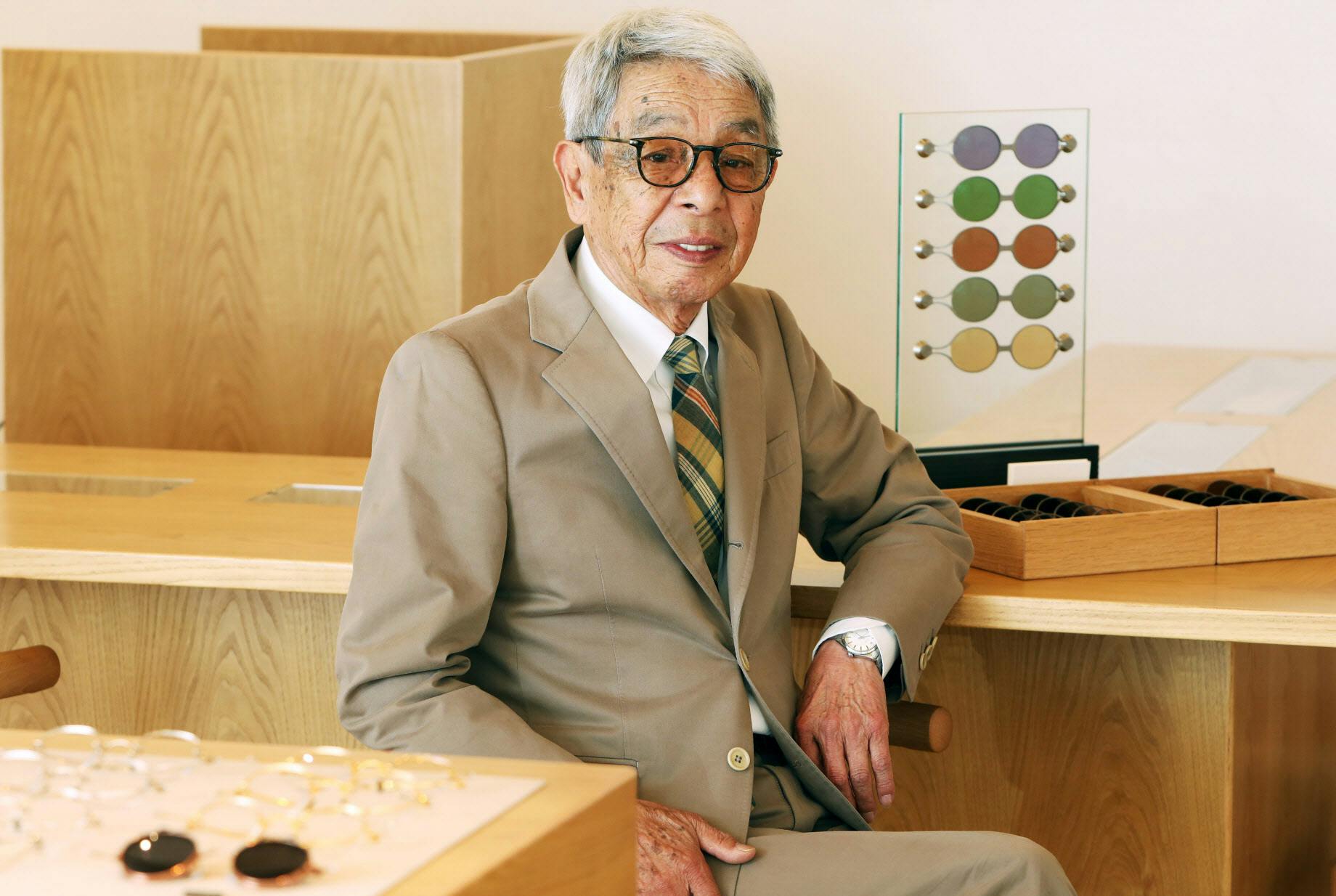 メガネにタブーなし 顔型で選ぶなんてナンセンス Nikkei Style メガネにタブーなし 顔型で選ぶなんてナンセンス Nikkei Style