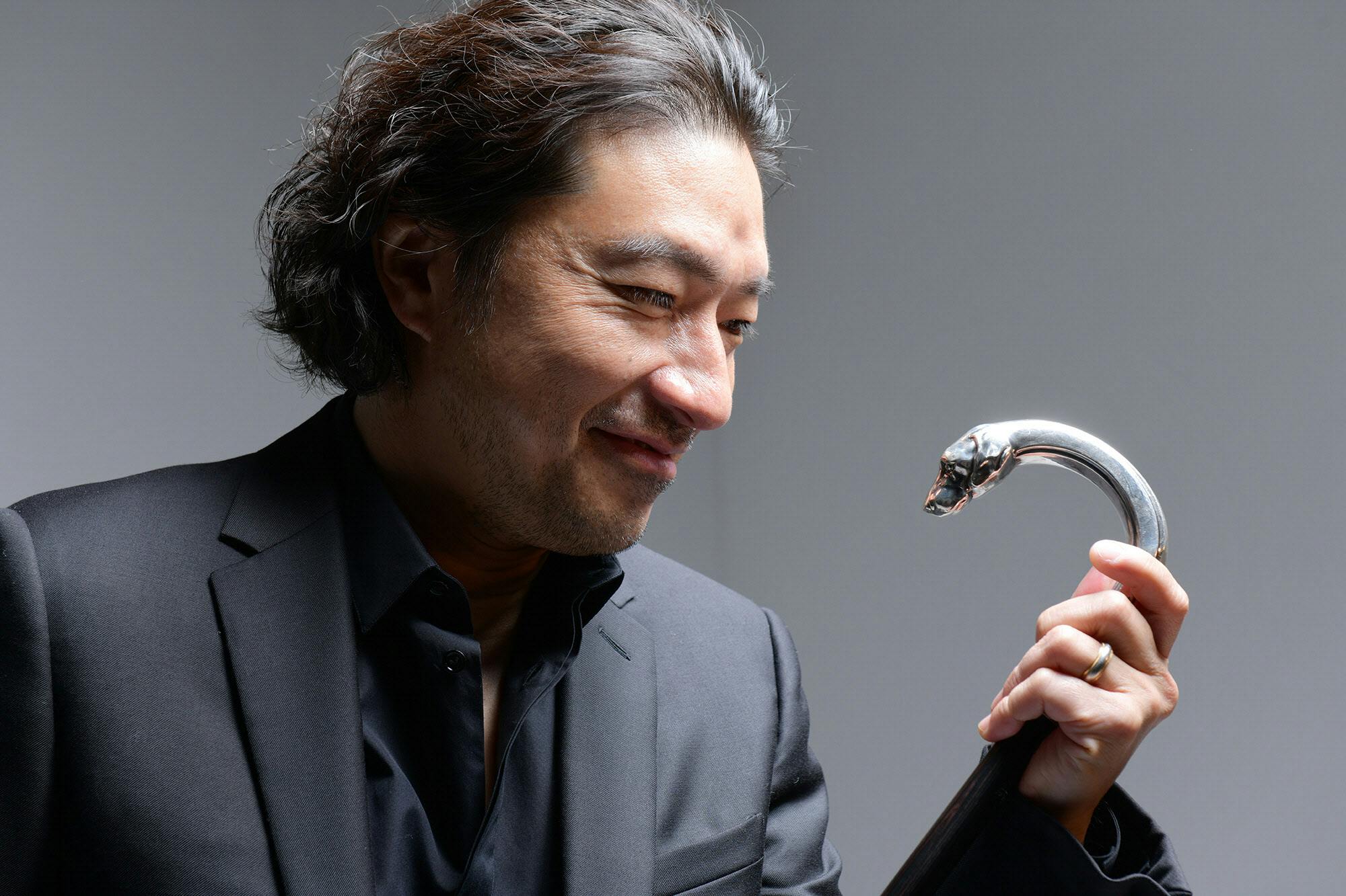 トータス松本 名誉の負傷 で買ったステッキに高揚 Nikkei Style トータス松本 名誉の負傷 で買ったステッキに高揚 Nikkei Style