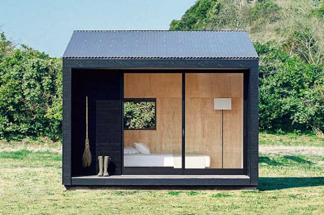 「無印良品の小屋」(材料費、施工費込みで税込み300万円~)。「無印良品銀座」など、全国約5店舗で取り扱い。沖縄県を除く46都道府県で建築可能だが、積雪量などの気象条件によっては建てられない場合もある 「無印良品の小屋」(材料費、施工費込みで税込み300万円~)。「無印良品銀座」など、全国約5店舗で取り扱い。沖縄県を除く46都道府県で建築可能だが、積雪量などの気象条件によっては建てられない場合もある