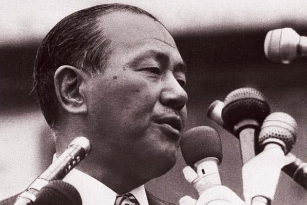 秘密ひき出す大臣のお酌 田中角栄の 気配り に学ぶ Nikkei Style 秘密ひき出す大臣のお酌 田中角栄の 気配り に学ぶ Nikkei Style