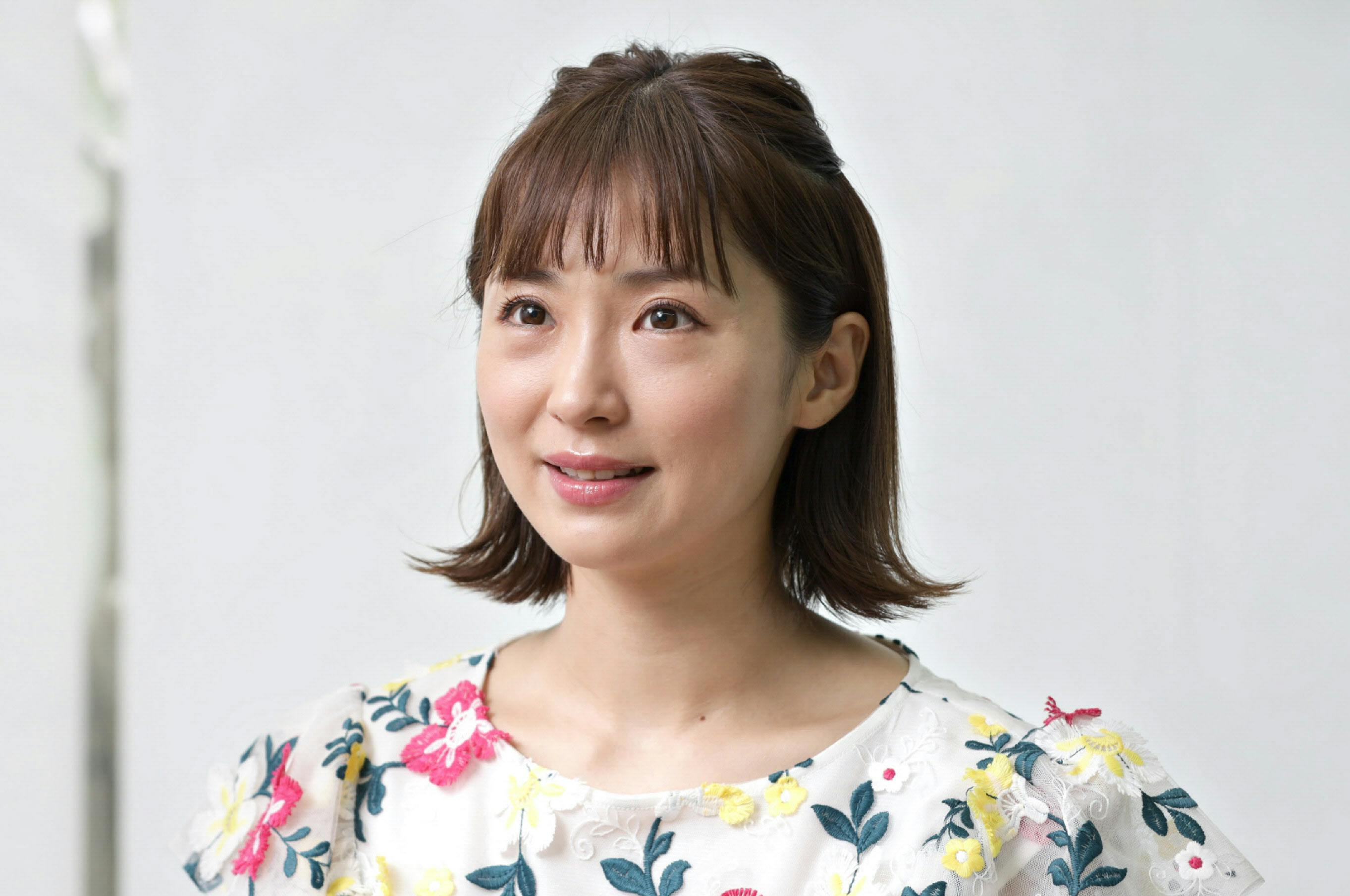 女優 笹本玲奈さん 元宝塚の母 舞台で重なる仕草 エンタメ Nikkei Style