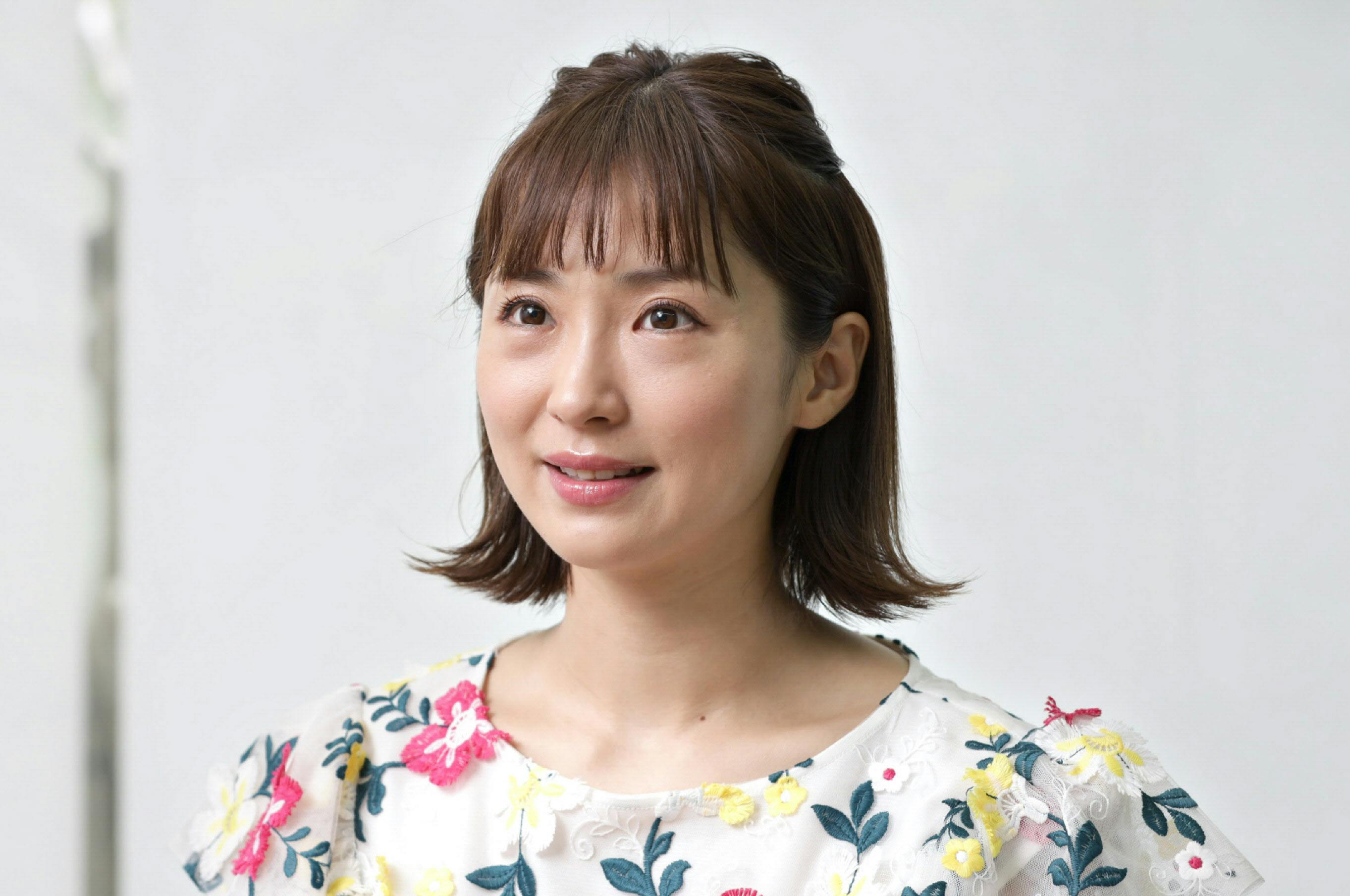 女優 笹本玲奈さん 元宝塚の母 舞台で重なる仕草 エンタメ