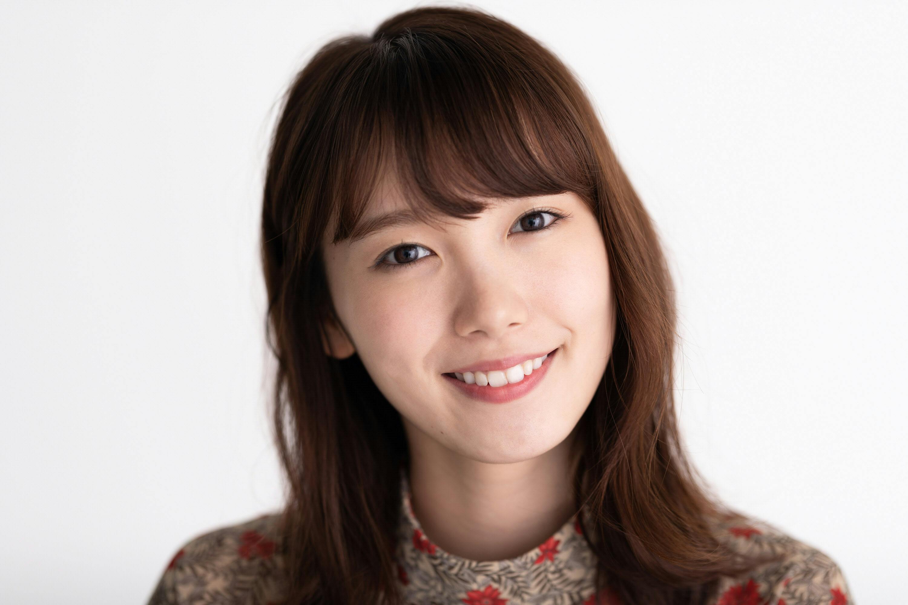飯豊まりえ 母から受け継いだ一粒ダイヤの指輪 Nikkei Style 飯豊まりえ 母から受け継いだ一粒ダイヤの指輪 Nikkei Style