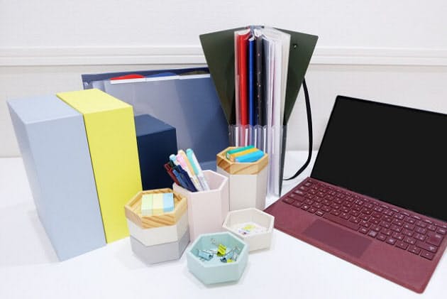 ペンや資料をすっきり収納 デスク周りのお役立ち文具 Nikkei Style ペンや資料をすっきり収納 デスク周りのお役立ち文具 Nikkei Style