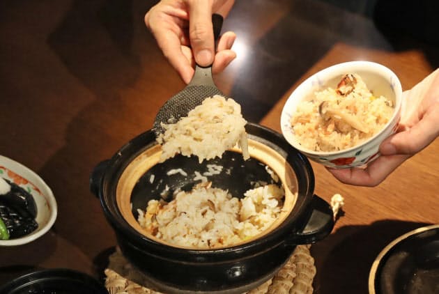 炊き込みご飯にプロの技 3種の具材 五味でバランス Nikkei Style 炊き込みご飯にプロの技 3種の具材 五味でバランス Nikkei Style