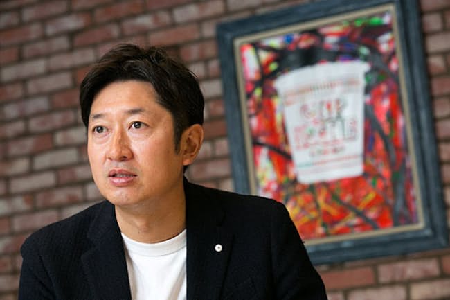 日清食品の安藤徳隆社長。1977年生まれ。2007年に日清食品に入社し、経営企画部部長や日清食品ホールディングスCMO(グループマーケティング責任者)、CSO(グループ経営戦略責任者)などを歴任し、15年4月から現職