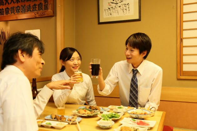 転職先で人間関係どう築く ランチと飲み会で情報収集 Nikkei Style 転職先で人間関係どう築く ランチと飲み会で情報収集 Nikkei Style