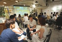 「長期インターンは就職に有利か」をテーマにしたイベントには大学1、2年生を中心に30人ほどが集まった(東京都中央区「ノースサンド」) 「長期インターンは就職に有利か」をテーマにしたイベントには大学1、2年生を中心に30人ほどが集まった(東京都中央区「ノースサンド」)