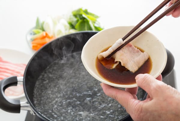 あなたならポン酢はどっち 黄色かしょうゆ入りの黒 グルメクラブ Nikkei Style