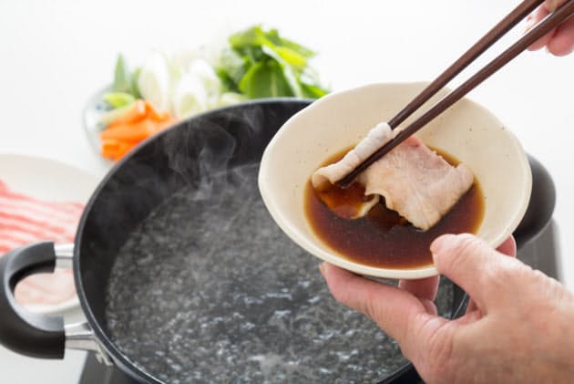 あなたならポン酢はどっち 黄色かしょうゆ入りの黒 Nikkei Style あなたならポン酢はどっち 黄色かしょうゆ入りの黒 Nikkei Style