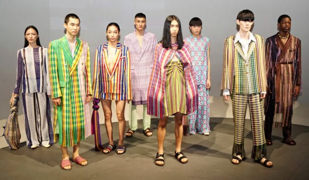 派手な色彩や幾何学模様 アフリカファッションの魅力 Nikkei Style 派手な色彩や幾何学模様 アフリカファッションの魅力 Nikkei Style
