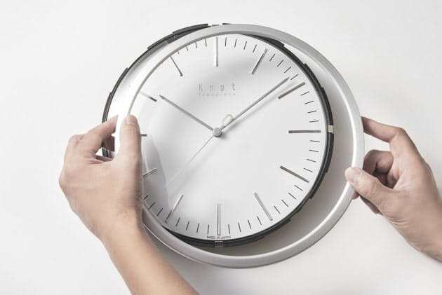 腕時計のユニクロ Knot 63通り着せ替えクロック Nikkei Style