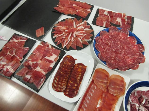ハムでスープで丸焼きで食べ尽くす スペイン豚肉三昧 Nikkei Style ハムでスープで丸焼きで食べ尽くす スペイン豚肉三昧 Nikkei Style