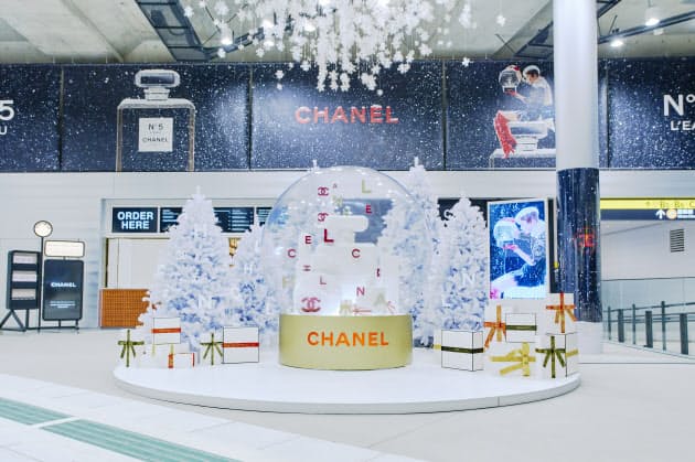 シャネルがホリデーイベント 渋谷に巨大スノードーム Nikkei Style シャネルがホリデーイベント 渋谷に巨大スノードーム Nikkei Style