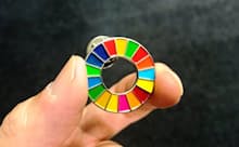SDGsに取り組んでいることを示すバッジ